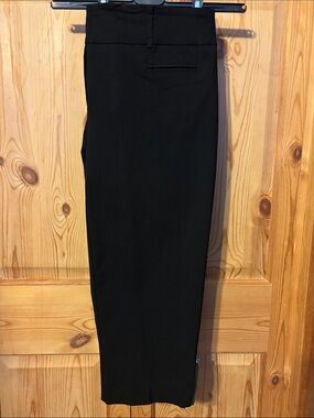 Reitmans Black Cropped Dress Capris with Ankle Zippers